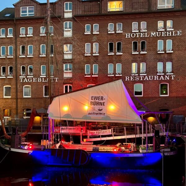 Live-Musik auf der Eventbühne Ewer Margareta beim Stadtfest 2026 in Hamburg.