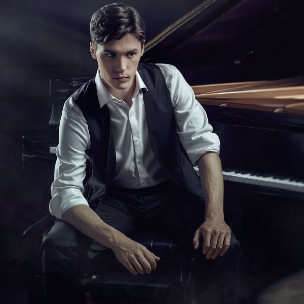 Pianist Jaeden Izik-Dzurko